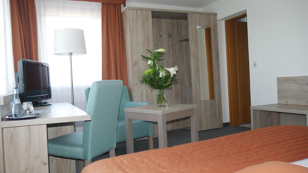Komfort Hotel ลุดวิกสบูร์ก ภายนอก รูปภาพ
