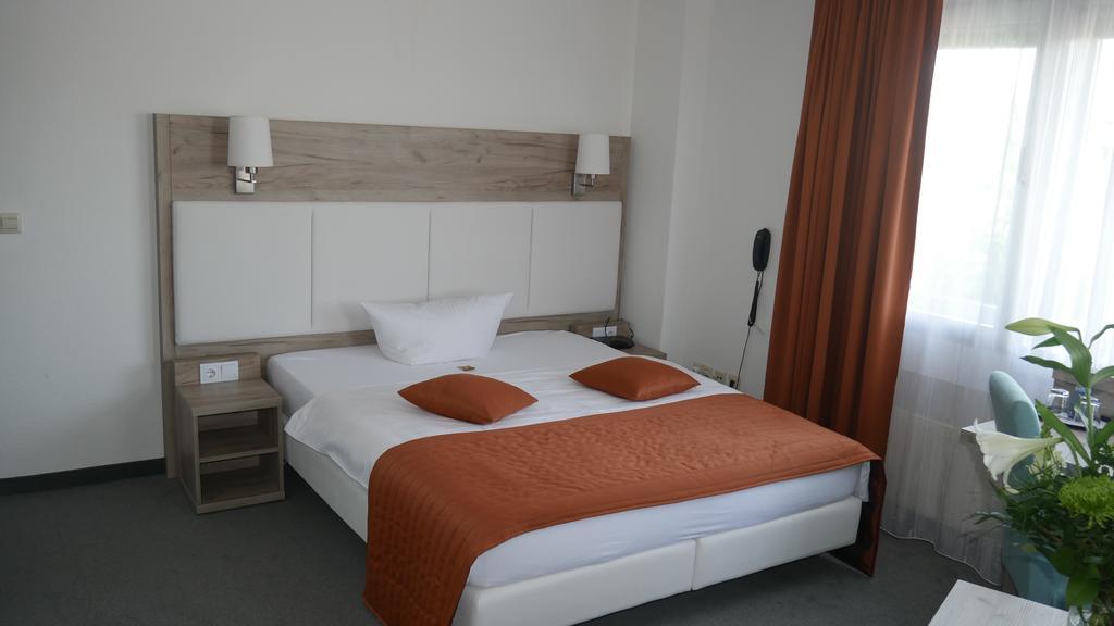 Komfort Hotel ลุดวิกสบูร์ก ภายนอก รูปภาพ